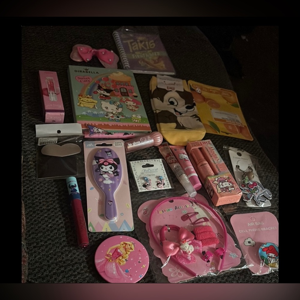 Hello kitty makeup bundle /accessories